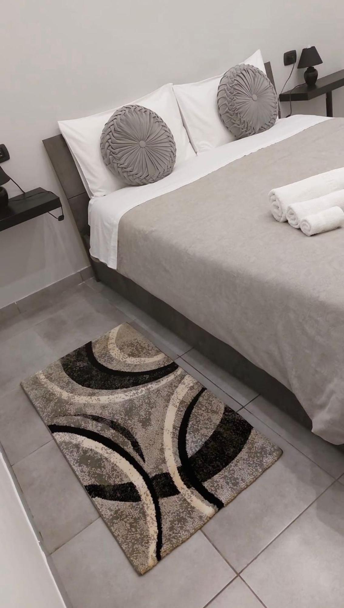 Miris Apartment Fast Comfortable Naples Airport Capodichino 25 Minutes Walk Self Check-In 외부 사진